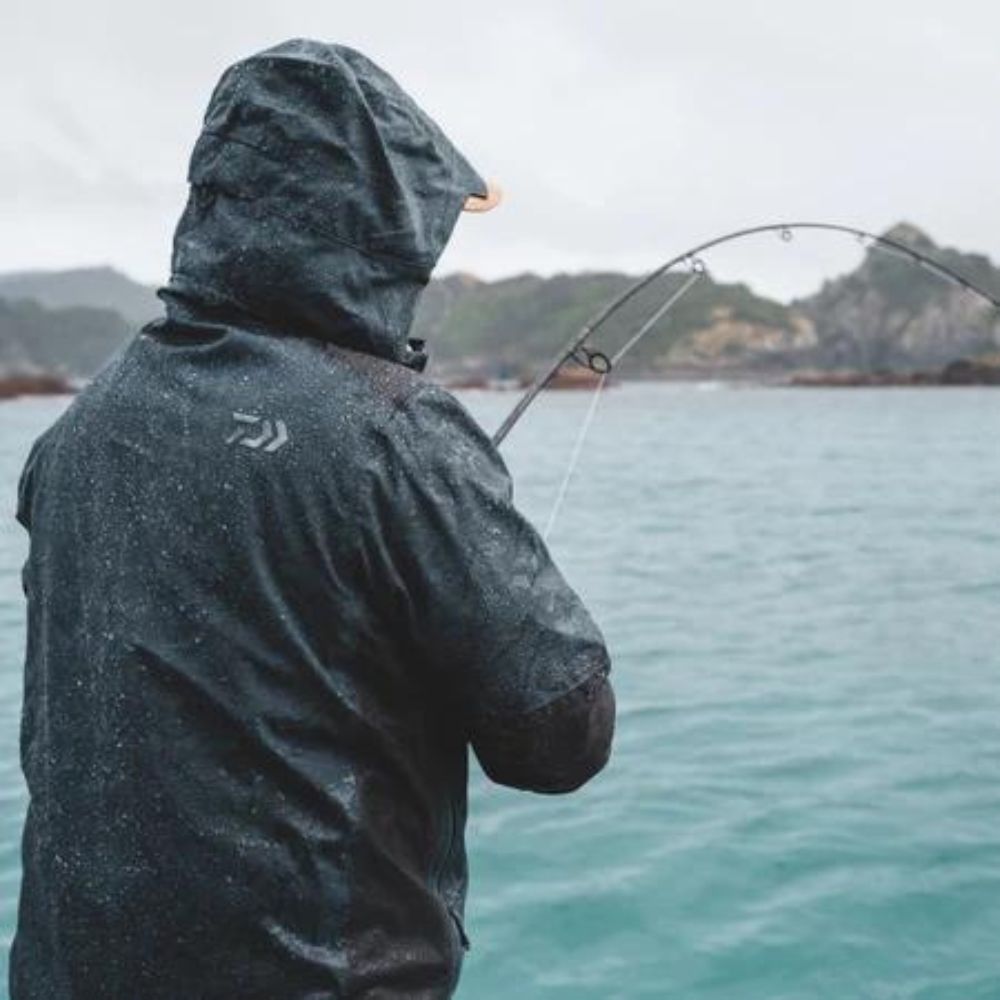 DAIWA Fishing Waterproof-Breathable Rainwear RAINMAX GUIDE JACKET Size L